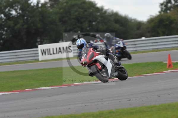 Motorcycle action photographs;Trackday digital images;event digital images;eventdigitalimages;no limits trackday;peter wileman photography;snetterton;snetterton circuit norfolk;snetterton photographs;trackday;trackday photos