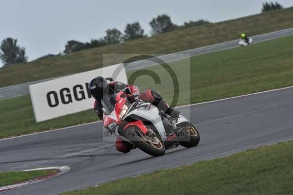 Motorcycle action photographs;Trackday digital images;event digital images;eventdigitalimages;no limits trackday;peter wileman photography;snetterton;snetterton circuit norfolk;snetterton photographs;trackday;trackday photos