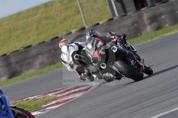 Motorcycle action photographs;Trackday digital images;event digital images;eventdigitalimages;no limits trackday;peter wileman photography;snetterton;snetterton circuit norfolk;snetterton photographs;trackday;trackday photos