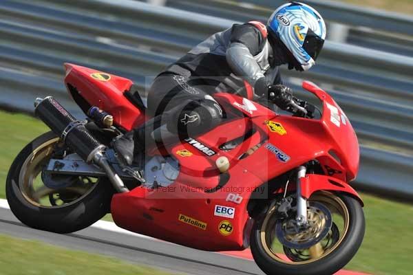 Motorcycle action photographs;Trackday digital images;event digital images;eventdigitalimages;no limits trackday;peter wileman photography;snetterton;snetterton circuit norfolk;snetterton photographs;trackday;trackday photos