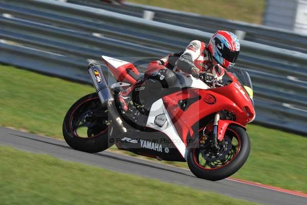 Motorcycle action photographs;Trackday digital images;event digital images;eventdigitalimages;no limits trackday;peter wileman photography;snetterton;snetterton circuit norfolk;snetterton photographs;trackday;trackday photos