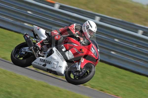 Motorcycle action photographs;Trackday digital images;event digital images;eventdigitalimages;no limits trackday;peter wileman photography;snetterton;snetterton circuit norfolk;snetterton photographs;trackday;trackday photos