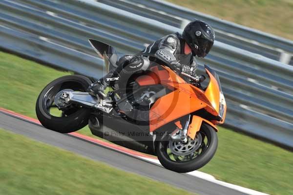 Motorcycle action photographs;Trackday digital images;event digital images;eventdigitalimages;no limits trackday;peter wileman photography;snetterton;snetterton circuit norfolk;snetterton photographs;trackday;trackday photos