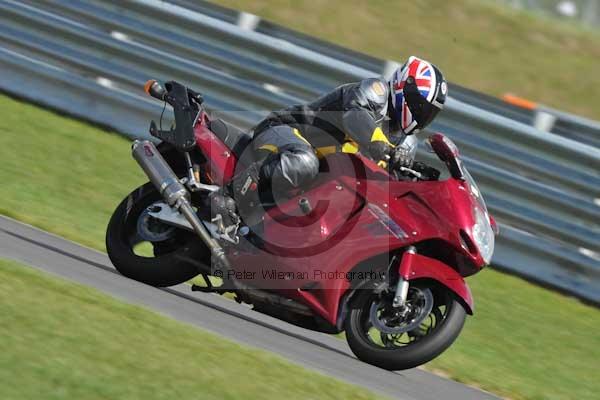 Motorcycle action photographs;Trackday digital images;event digital images;eventdigitalimages;no limits trackday;peter wileman photography;snetterton;snetterton circuit norfolk;snetterton photographs;trackday;trackday photos