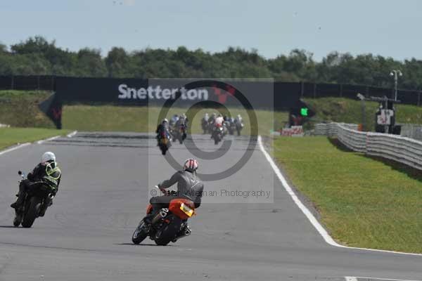 Motorcycle action photographs;Trackday digital images;event digital images;eventdigitalimages;no limits trackday;peter wileman photography;snetterton;snetterton circuit norfolk;snetterton photographs;trackday;trackday photos