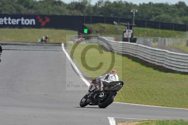 Motorcycle action photographs;Trackday digital images;event digital images;eventdigitalimages;no limits trackday;peter wileman photography;snetterton;snetterton circuit norfolk;snetterton photographs;trackday;trackday photos