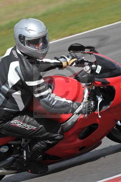 Motorcycle action photographs;Trackday digital images;event digital images;eventdigitalimages;no limits trackday;peter wileman photography;snetterton;snetterton circuit norfolk;snetterton photographs;trackday;trackday photos