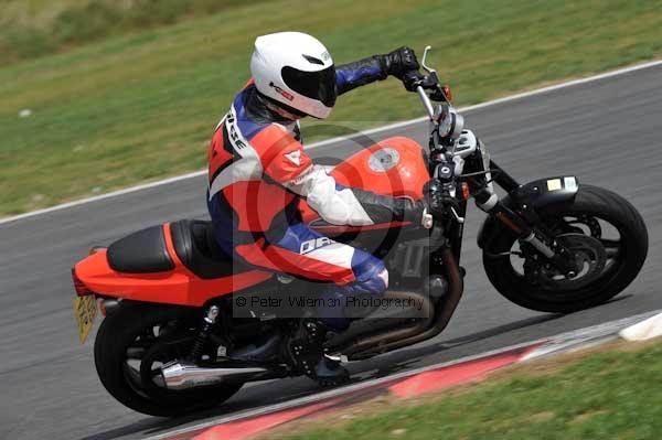 Motorcycle action photographs;Trackday digital images;event digital images;eventdigitalimages;no limits trackday;peter wileman photography;snetterton;snetterton circuit norfolk;snetterton photographs;trackday;trackday photos