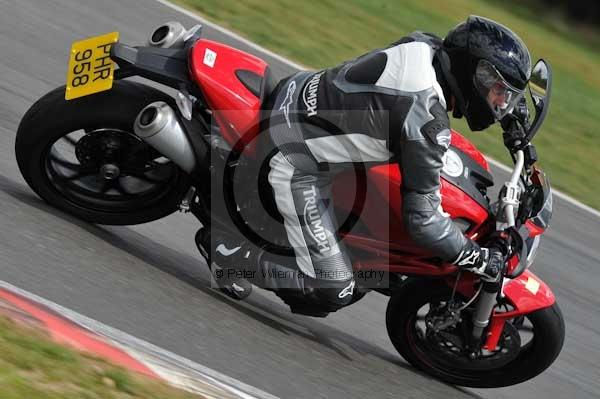 Motorcycle action photographs;Trackday digital images;event digital images;eventdigitalimages;no limits trackday;peter wileman photography;snetterton;snetterton circuit norfolk;snetterton photographs;trackday;trackday photos