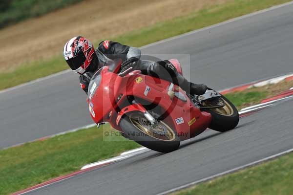 Motorcycle action photographs;Trackday digital images;event digital images;eventdigitalimages;no limits trackday;peter wileman photography;snetterton;snetterton circuit norfolk;snetterton photographs;trackday;trackday photos