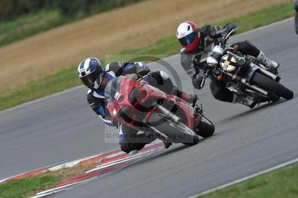 Motorcycle action photographs;Trackday digital images;event digital images;eventdigitalimages;no limits trackday;peter wileman photography;snetterton;snetterton circuit norfolk;snetterton photographs;trackday;trackday photos