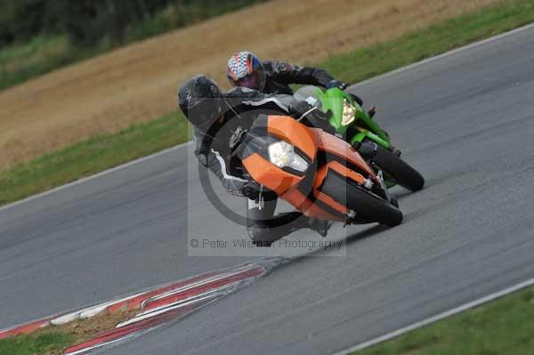 Motorcycle action photographs;Trackday digital images;event digital images;eventdigitalimages;no limits trackday;peter wileman photography;snetterton;snetterton circuit norfolk;snetterton photographs;trackday;trackday photos