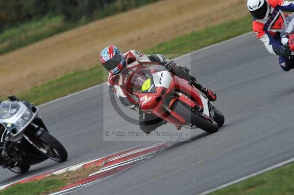 Motorcycle action photographs;Trackday digital images;event digital images;eventdigitalimages;no limits trackday;peter wileman photography;snetterton;snetterton circuit norfolk;snetterton photographs;trackday;trackday photos