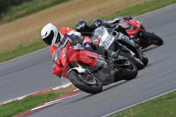 Motorcycle action photographs;Trackday digital images;event digital images;eventdigitalimages;no limits trackday;peter wileman photography;snetterton;snetterton circuit norfolk;snetterton photographs;trackday;trackday photos