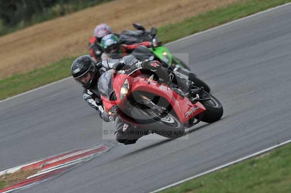 Motorcycle action photographs;Trackday digital images;event digital images;eventdigitalimages;no limits trackday;peter wileman photography;snetterton;snetterton circuit norfolk;snetterton photographs;trackday;trackday photos