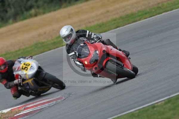 Motorcycle action photographs;Trackday digital images;event digital images;eventdigitalimages;no limits trackday;peter wileman photography;snetterton;snetterton circuit norfolk;snetterton photographs;trackday;trackday photos