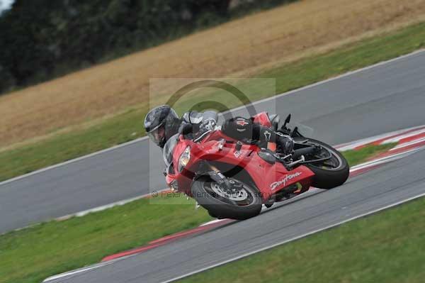 Motorcycle action photographs;Trackday digital images;event digital images;eventdigitalimages;no limits trackday;peter wileman photography;snetterton;snetterton circuit norfolk;snetterton photographs;trackday;trackday photos