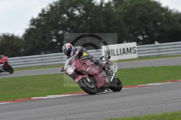 Motorcycle action photographs;Trackday digital images;event digital images;eventdigitalimages;no limits trackday;peter wileman photography;snetterton;snetterton circuit norfolk;snetterton photographs;trackday;trackday photos