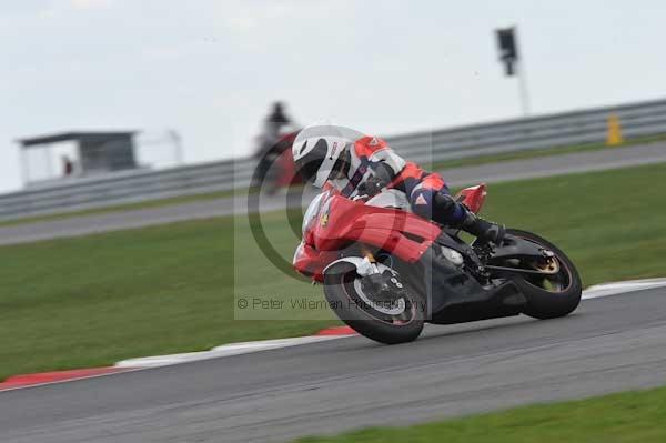 Motorcycle action photographs;Trackday digital images;event digital images;eventdigitalimages;no limits trackday;peter wileman photography;snetterton;snetterton circuit norfolk;snetterton photographs;trackday;trackday photos