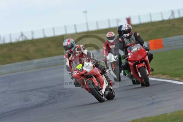 Motorcycle action photographs;Trackday digital images;event digital images;eventdigitalimages;no limits trackday;peter wileman photography;snetterton;snetterton circuit norfolk;snetterton photographs;trackday;trackday photos