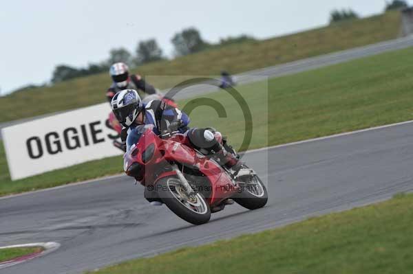 Motorcycle action photographs;Trackday digital images;event digital images;eventdigitalimages;no limits trackday;peter wileman photography;snetterton;snetterton circuit norfolk;snetterton photographs;trackday;trackday photos