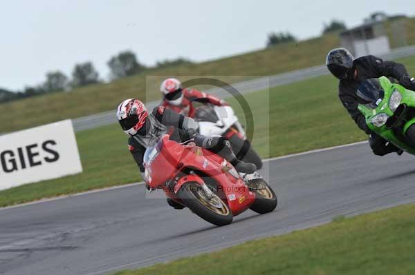 Motorcycle action photographs;Trackday digital images;event digital images;eventdigitalimages;no limits trackday;peter wileman photography;snetterton;snetterton circuit norfolk;snetterton photographs;trackday;trackday photos