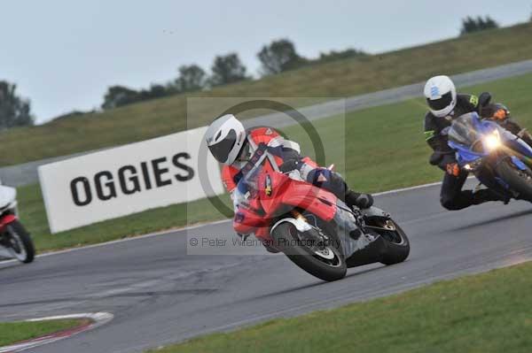 Motorcycle action photographs;Trackday digital images;event digital images;eventdigitalimages;no limits trackday;peter wileman photography;snetterton;snetterton circuit norfolk;snetterton photographs;trackday;trackday photos