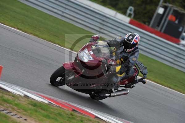 Motorcycle action photographs;Trackday digital images;event digital images;eventdigitalimages;no limits trackday;peter wileman photography;snetterton;snetterton circuit norfolk;snetterton photographs;trackday;trackday photos