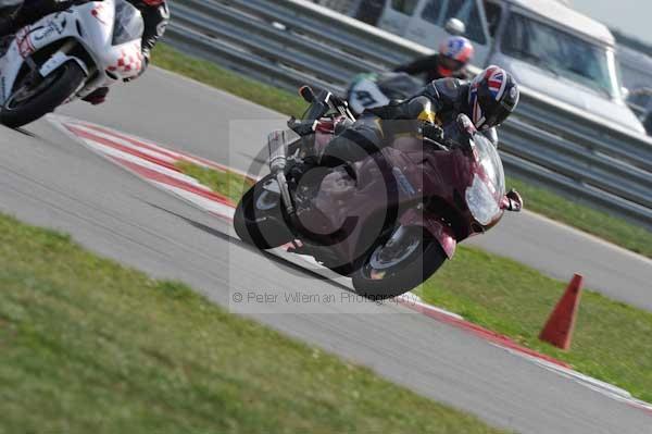 Motorcycle action photographs;Trackday digital images;event digital images;eventdigitalimages;no limits trackday;peter wileman photography;snetterton;snetterton circuit norfolk;snetterton photographs;trackday;trackday photos