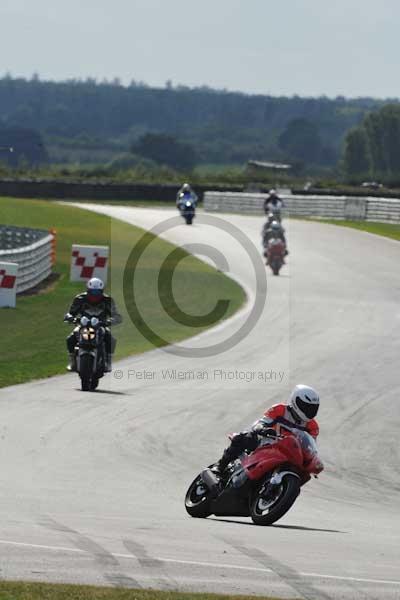 Motorcycle action photographs;Trackday digital images;event digital images;eventdigitalimages;no limits trackday;peter wileman photography;snetterton;snetterton circuit norfolk;snetterton photographs;trackday;trackday photos