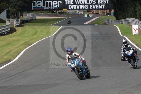 Motorcycle action photographs;Trackday digital images;event digital images;eventdigitalimages;no limits trackday;oulton park;oulton park circuit cheshire;oulton park photographs;peter wileman photography;trackday;trackday photos