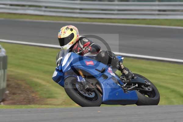 Motorcycle action photographs;Trackday digital images;event digital images;eventdigitalimages;no limits trackday;oulton park;oulton park circuit cheshire;oulton park photographs;peter wileman photography;trackday;trackday photos