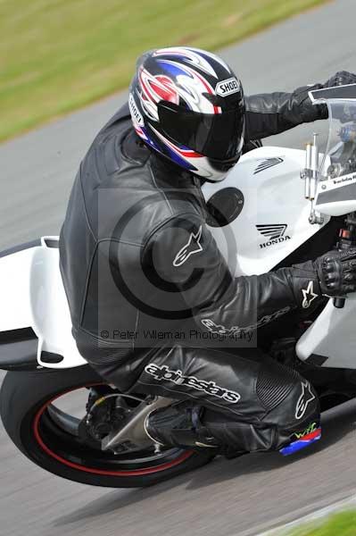 Motorcycle action photographs;Trackday digital images;Ty croes;anglesey;anglesey photographs;event digital images;eventdigitalimages;no limits trackday;peter wileman photography;trac mon;trackday;trackday photos