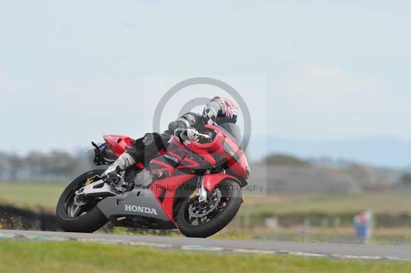 Motorcycle action photographs;Trackday digital images;Ty croes;anglesey;anglesey photographs;event digital images;eventdigitalimages;no limits trackday;peter wileman photography;trac mon;trackday;trackday photos