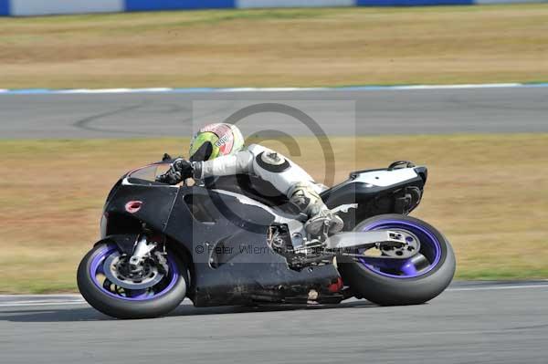 Motorcycle action photographs;Trackday digital images;donington;donington park leicestershire;donington photographs;event digital images;eventdigitalimages;no limits trackday;peter wileman photography;trackday;trackday photos