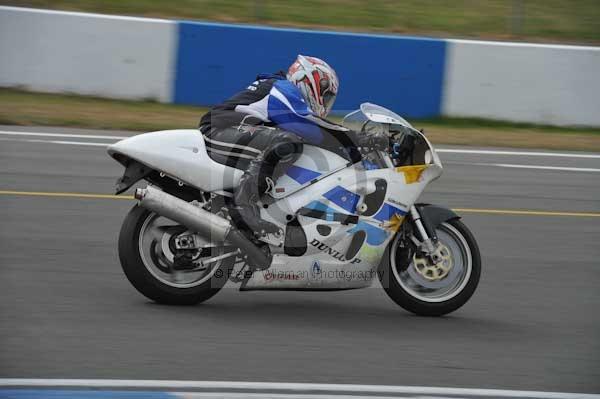 Motorcycle action photographs;Trackday digital images;donington;donington park leicestershire;donington photographs;event digital images;eventdigitalimages;no limits trackday;peter wileman photography;trackday;trackday photos