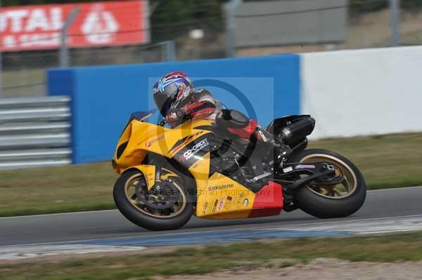 Motorcycle action photographs;Trackday digital images;donington;donington park leicestershire;donington photographs;event digital images;eventdigitalimages;no limits trackday;peter wileman photography;trackday;trackday photos