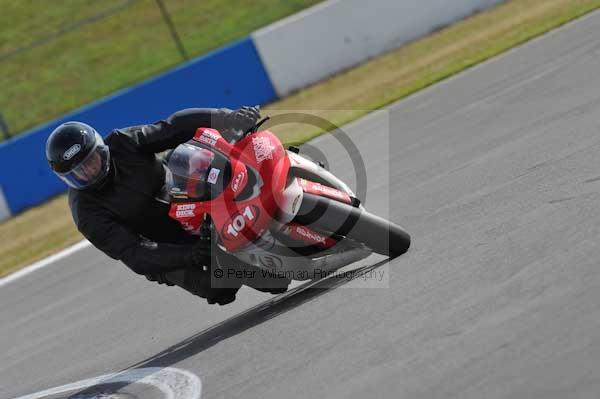 Motorcycle action photographs;Trackday digital images;donington;donington park leicestershire;donington photographs;event digital images;eventdigitalimages;no limits trackday;peter wileman photography;trackday;trackday photos