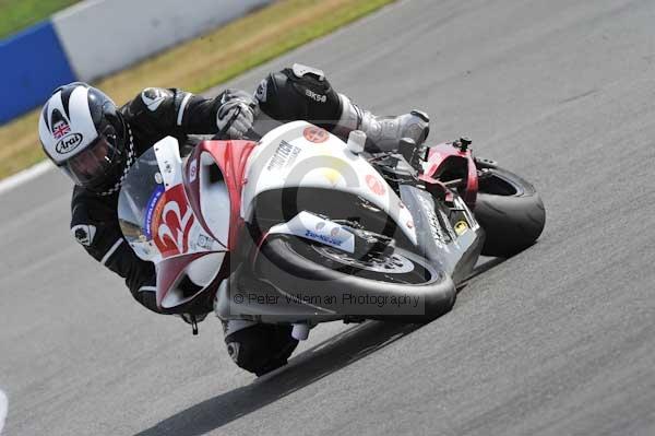 Motorcycle action photographs;Trackday digital images;donington;donington park leicestershire;donington photographs;event digital images;eventdigitalimages;no limits trackday;peter wileman photography;trackday;trackday photos