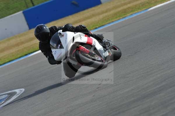 Motorcycle action photographs;Trackday digital images;donington;donington park leicestershire;donington photographs;event digital images;eventdigitalimages;no limits trackday;peter wileman photography;trackday;trackday photos