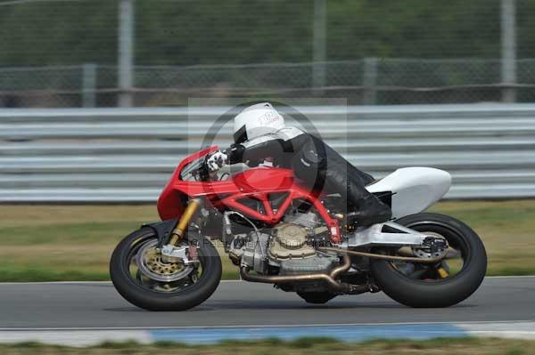 Motorcycle action photographs;Trackday digital images;donington;donington park leicestershire;donington photographs;event digital images;eventdigitalimages;no limits trackday;peter wileman photography;trackday;trackday photos