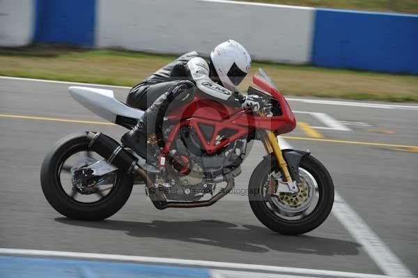 Motorcycle action photographs;Trackday digital images;donington;donington park leicestershire;donington photographs;event digital images;eventdigitalimages;no limits trackday;peter wileman photography;trackday;trackday photos