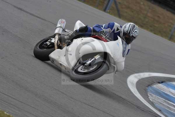 Motorcycle action photographs;Trackday digital images;donington;donington park leicestershire;donington photographs;event digital images;eventdigitalimages;no limits trackday;peter wileman photography;trackday;trackday photos