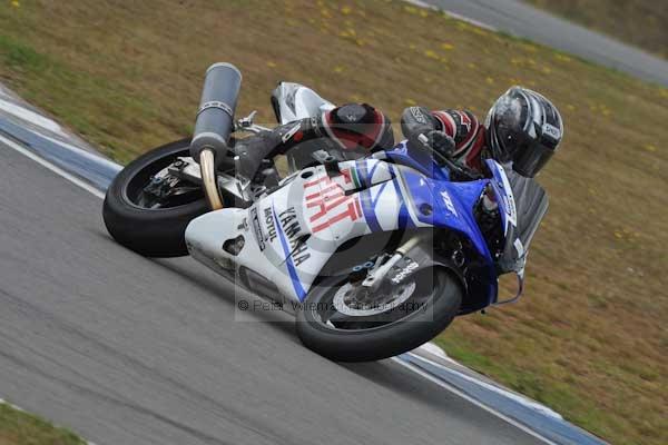 Motorcycle action photographs;Trackday digital images;donington;donington park leicestershire;donington photographs;event digital images;eventdigitalimages;no limits trackday;peter wileman photography;trackday;trackday photos