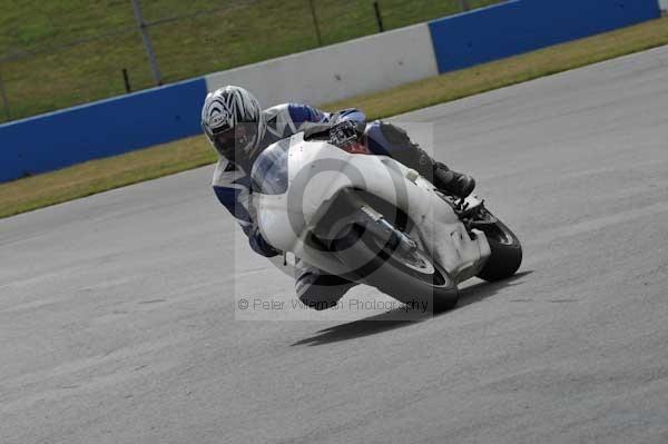 Motorcycle action photographs;Trackday digital images;donington;donington park leicestershire;donington photographs;event digital images;eventdigitalimages;no limits trackday;peter wileman photography;trackday;trackday photos