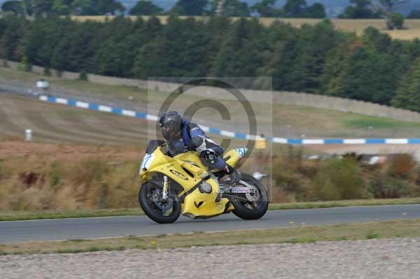 Motorcycle action photographs;Trackday digital images;donington;donington park leicestershire;donington photographs;event digital images;eventdigitalimages;no limits trackday;peter wileman photography;trackday;trackday photos