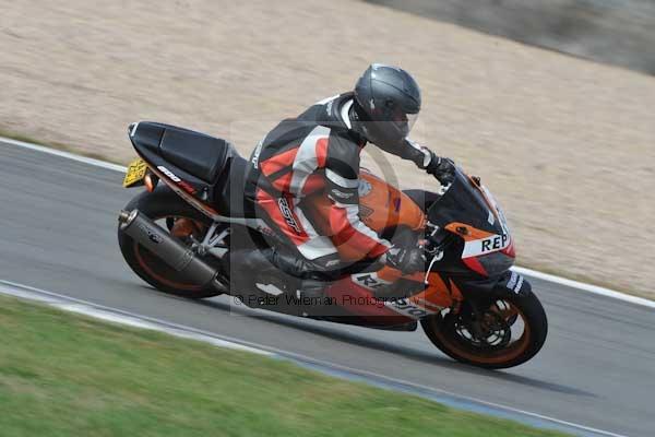 Motorcycle action photographs;Trackday digital images;donington;donington park leicestershire;donington photographs;event digital images;eventdigitalimages;no limits trackday;peter wileman photography;trackday;trackday photos