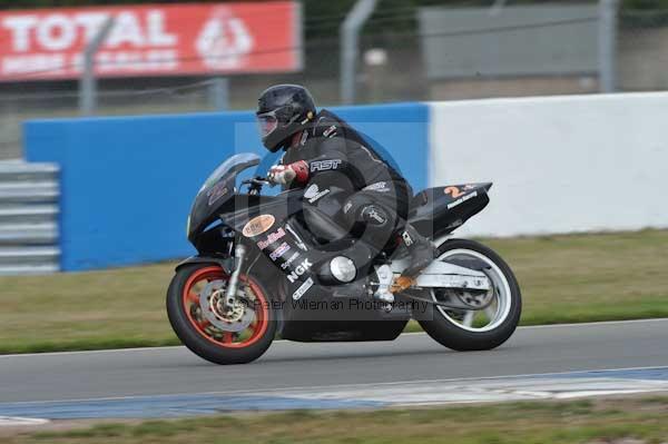 Motorcycle action photographs;Trackday digital images;donington;donington park leicestershire;donington photographs;event digital images;eventdigitalimages;no limits trackday;peter wileman photography;trackday;trackday photos