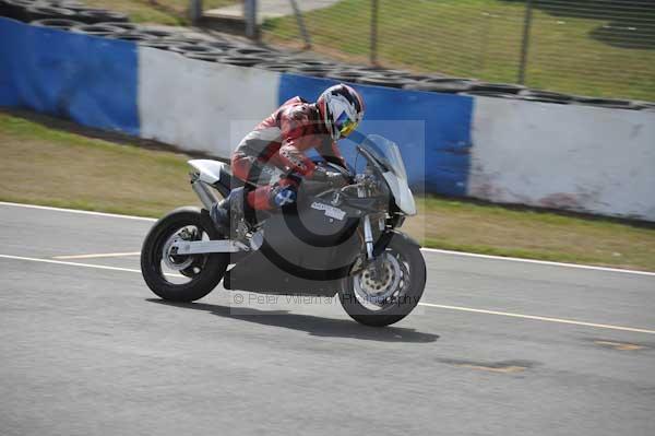 Motorcycle action photographs;Trackday digital images;donington;donington park leicestershire;donington photographs;event digital images;eventdigitalimages;no limits trackday;peter wileman photography;trackday;trackday photos