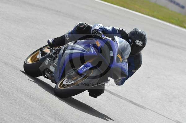 Motorcycle action photographs;Trackday digital images;donington;donington park leicestershire;donington photographs;event digital images;eventdigitalimages;no limits trackday;peter wileman photography;trackday;trackday photos